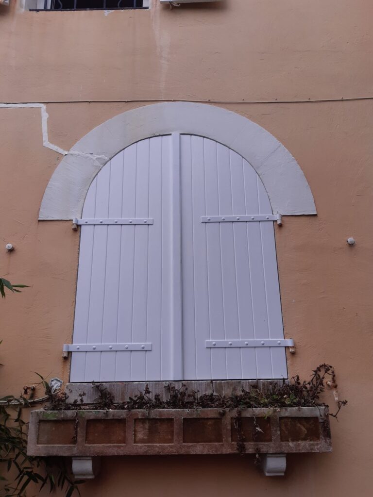 Volet demi cercle haut