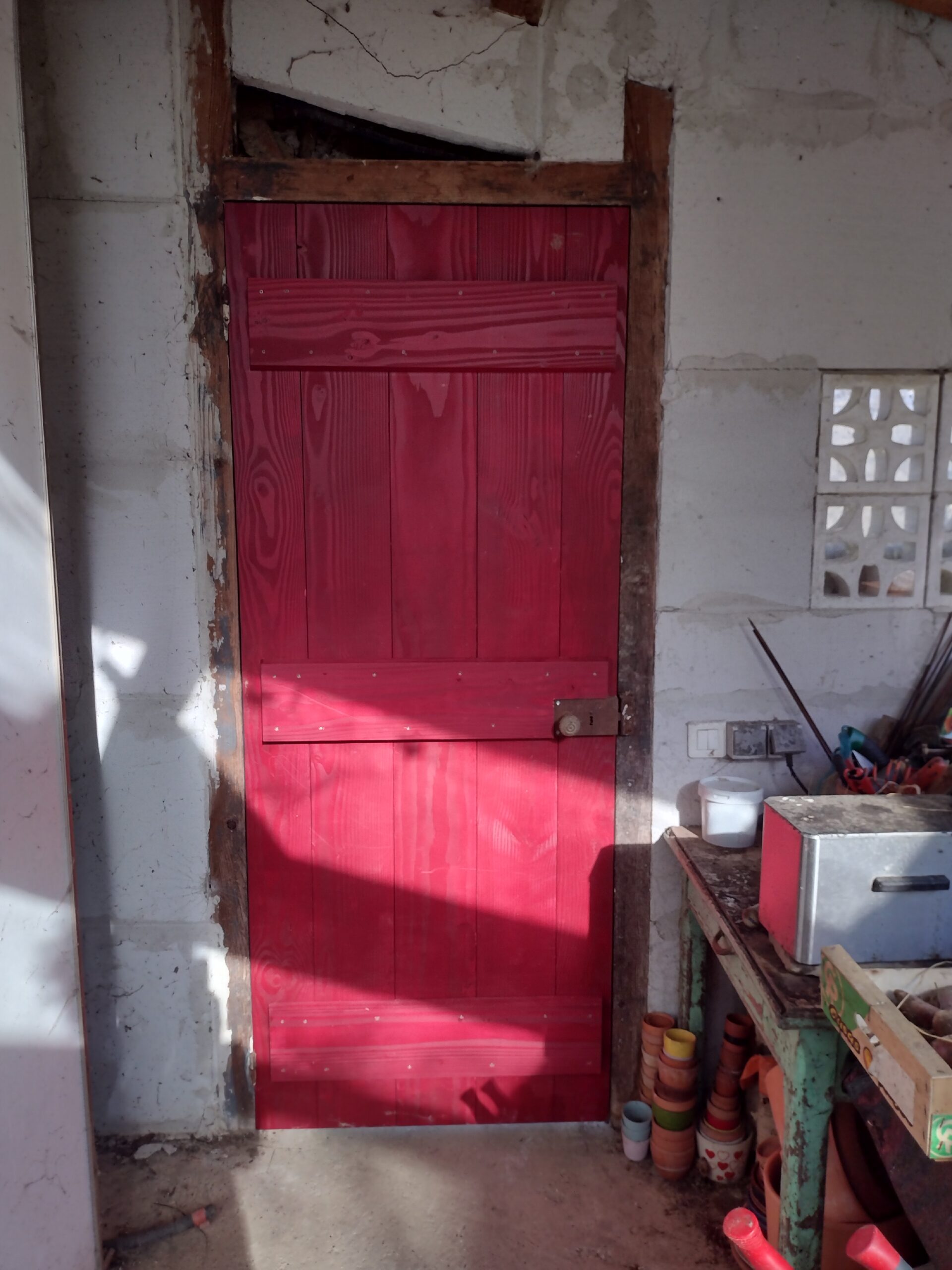 Porte volet avec serrure ancienne